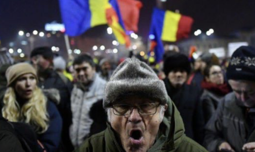 Люди в Румынии выходят на протесты