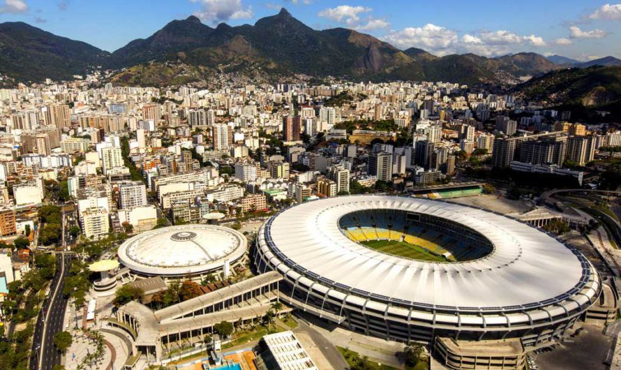 Бразилия открывает стадионы, для жертв коронавируса