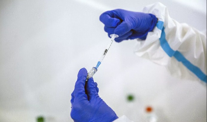 Центр Гамалеи может обновлять вакцину перед мутацией вируса