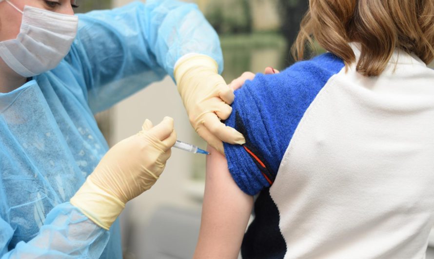 В больших городах Украины откроют центры прививок